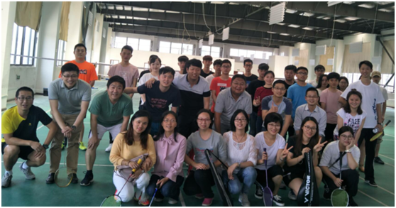 教务部女职工积极参加工会组织的羽毛球比赛