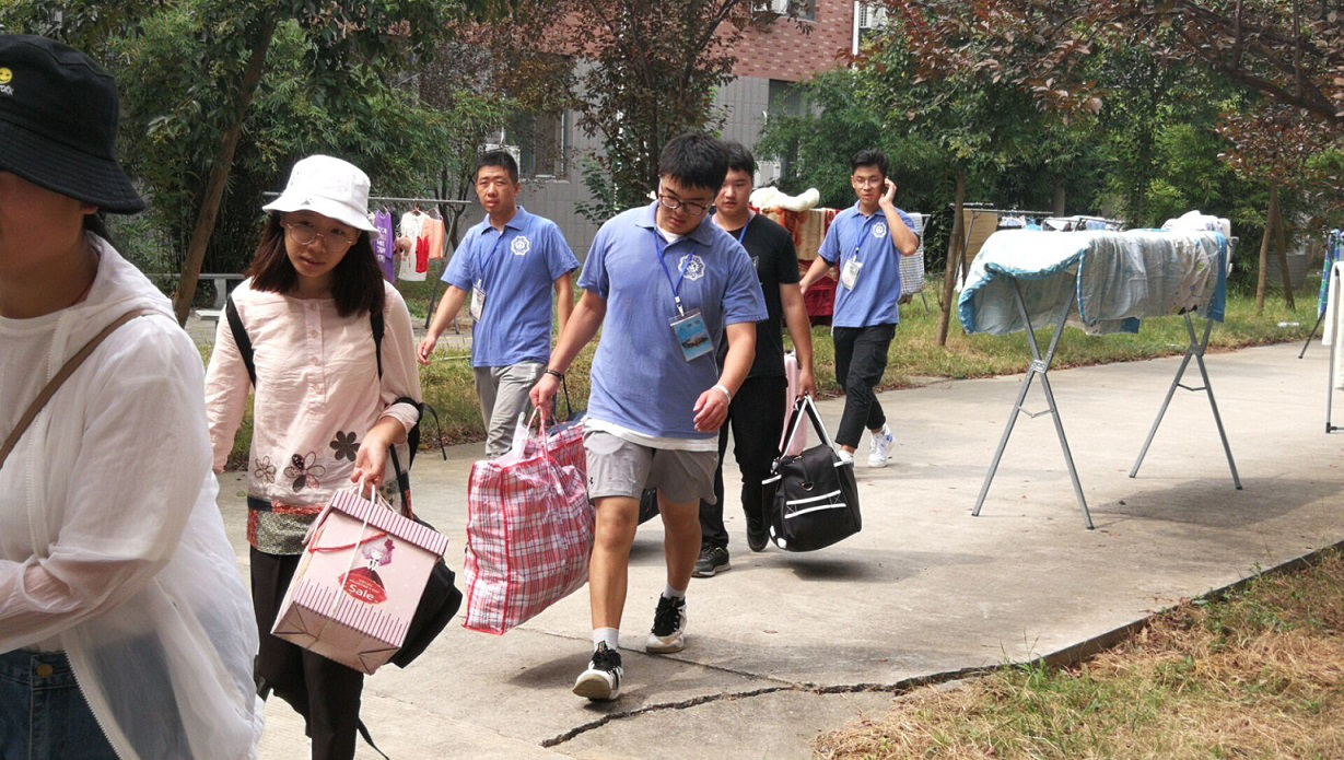 机械工程学院成功举办搬校区志愿服务活动