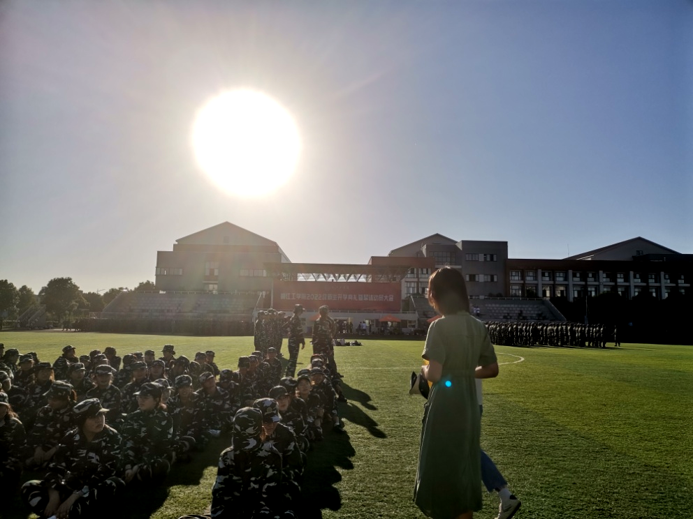 财经学院赴郑蒲港校区查看2022级新生军训情况并走访学生宿舍