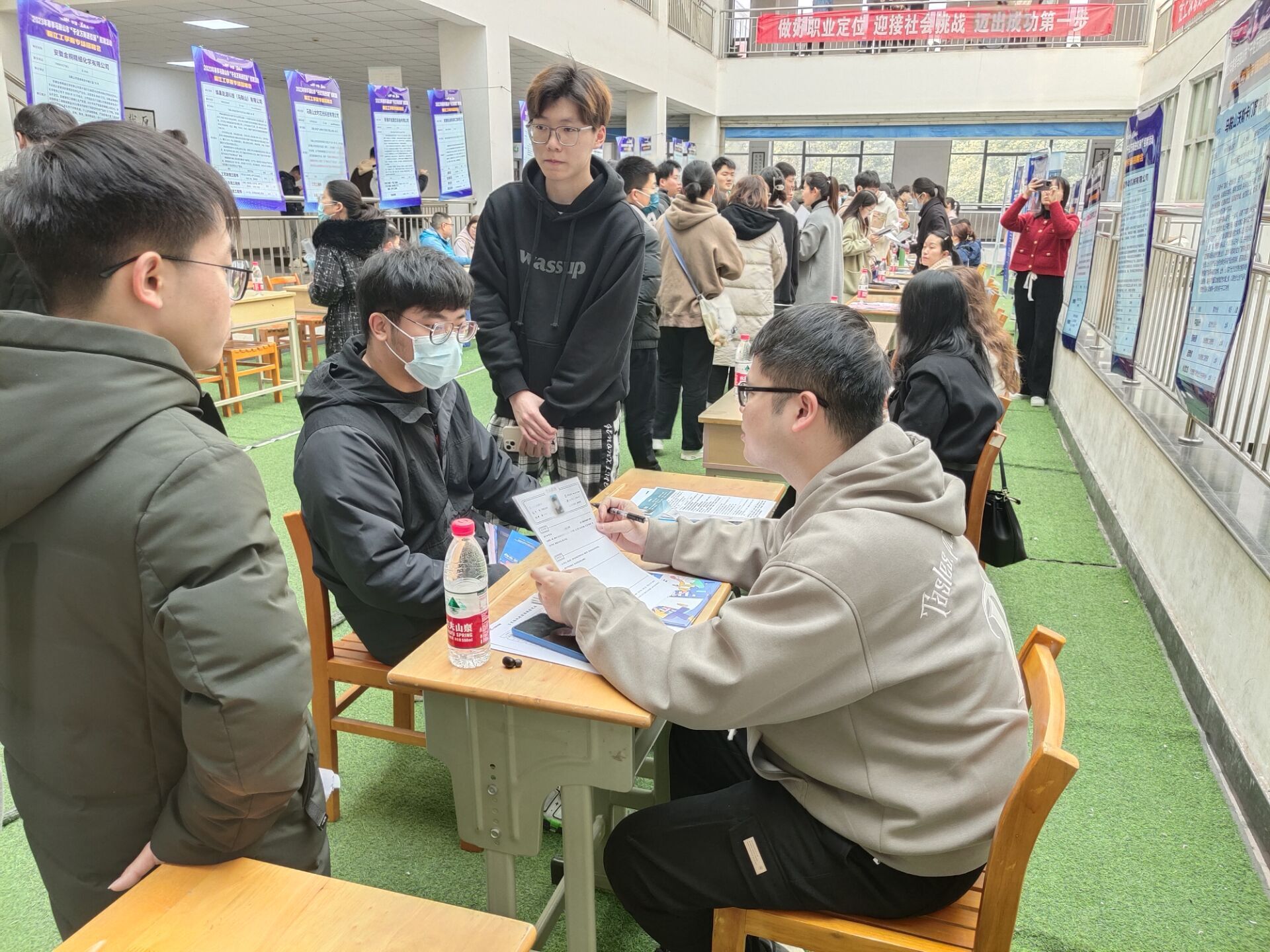 实施精准对接 助力留马就业 2023年马鞍山市“千企万岗进校园”专场  招聘会走进皖江工学院