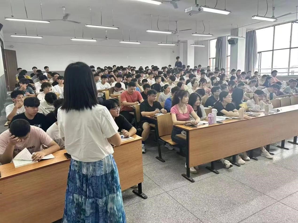 抓早抓小抓好 服务提升教学    ——我院开展新学期开学教学检查