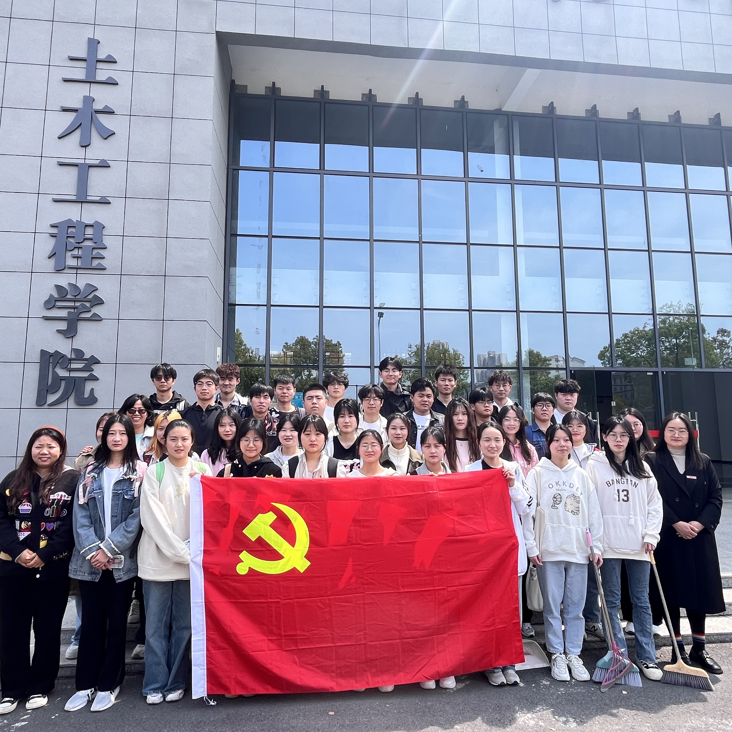 <strong>土木工程学院学生党支部联合开展志愿服务活动</strong>