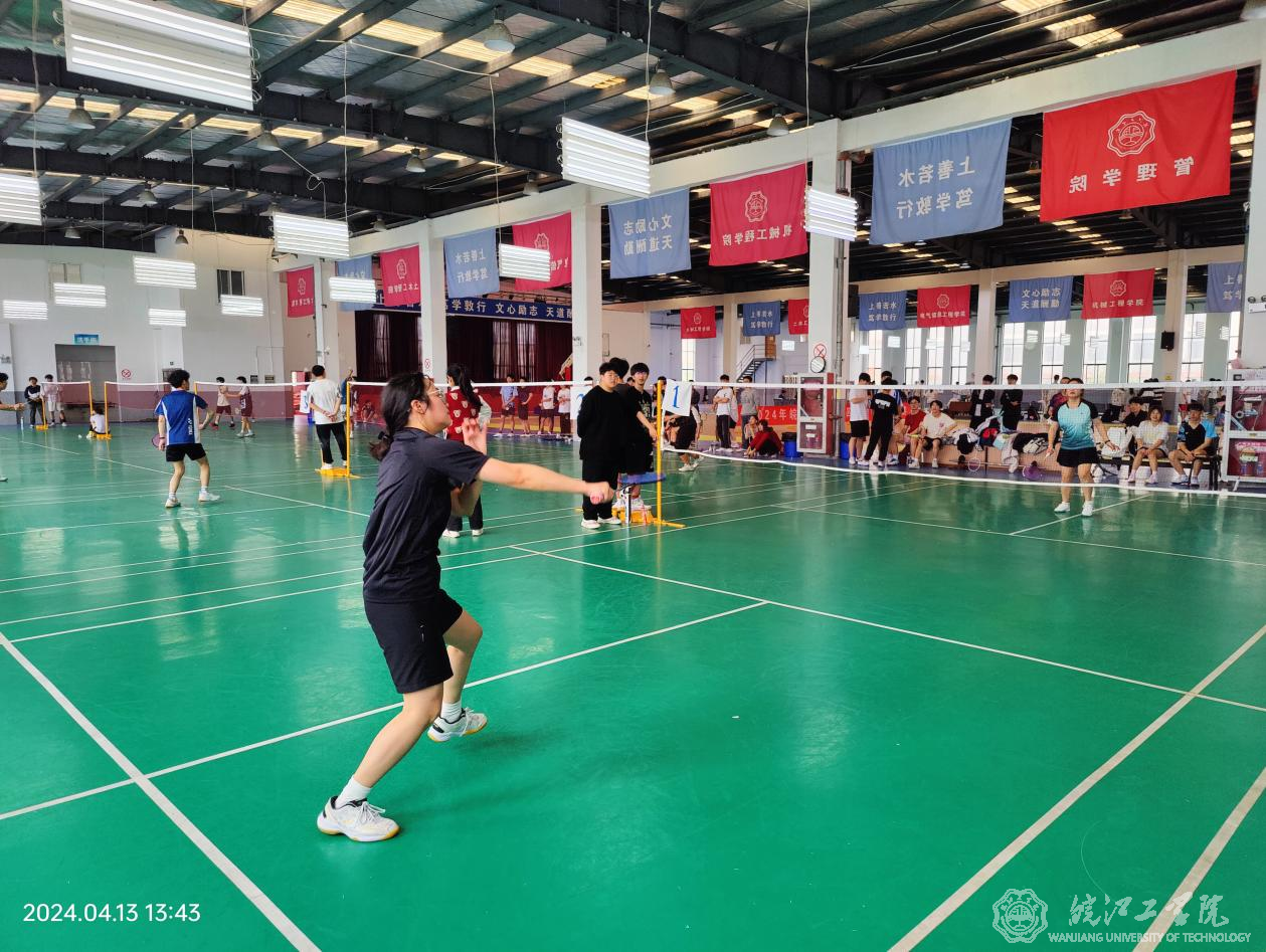 基础部成功举办皖江工学院第四届羽毛球团体赛