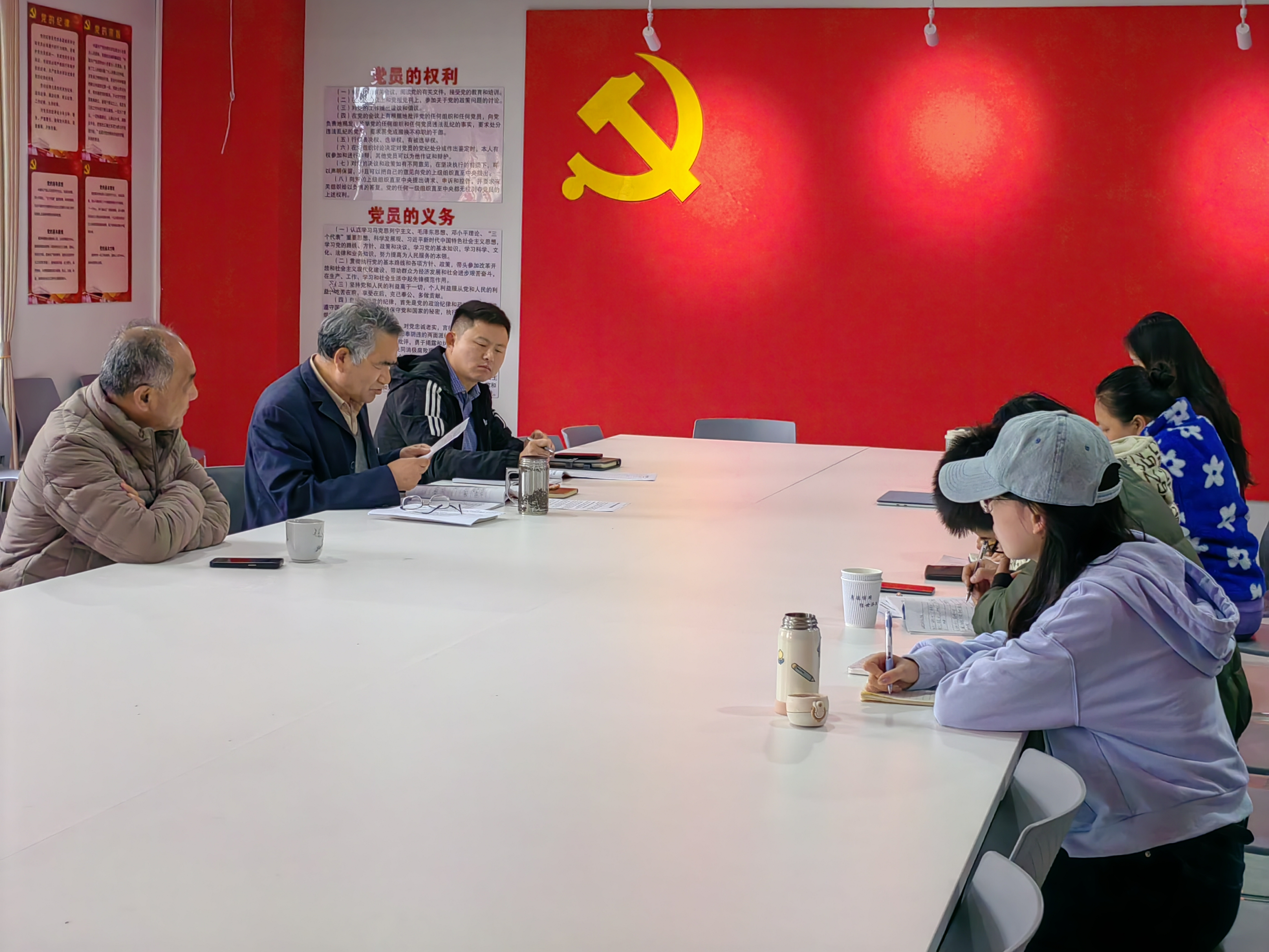 <strong>财经学院召开深入贯彻中央八项规定精神  学习教育部署会</strong>