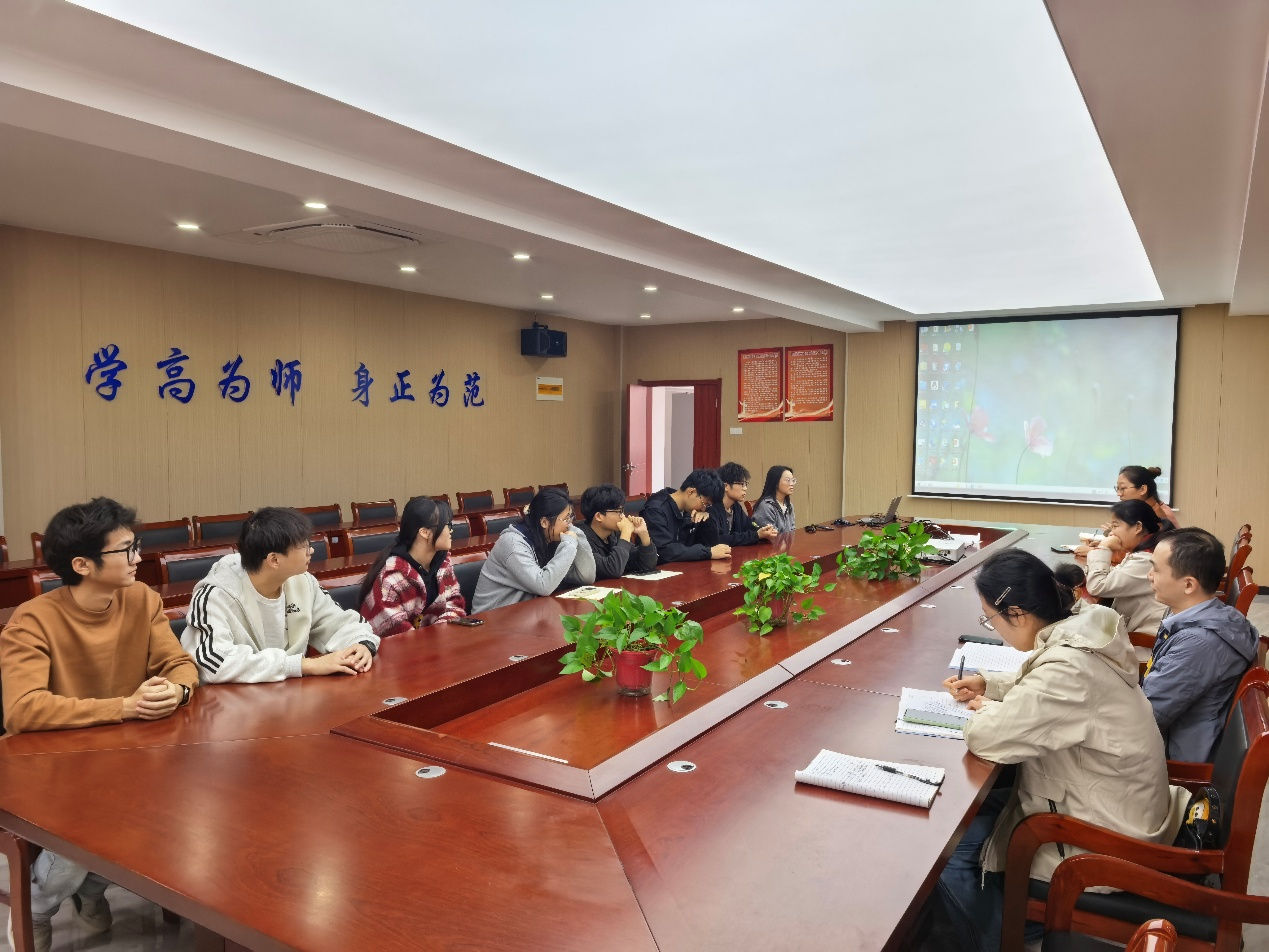 <strong>聚焦教学实效   共话成长需求 —— 土木工程学院交通工程专业教研室召开期中教学检查师生座谈会</strong>