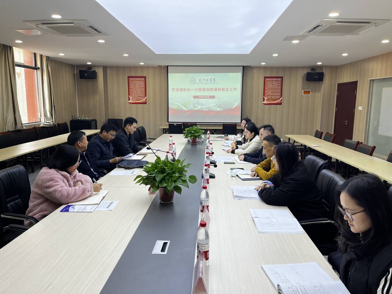 <strong>侯进元副校长一行深入管理学院 专题调研推进毕业生就业工作</strong>