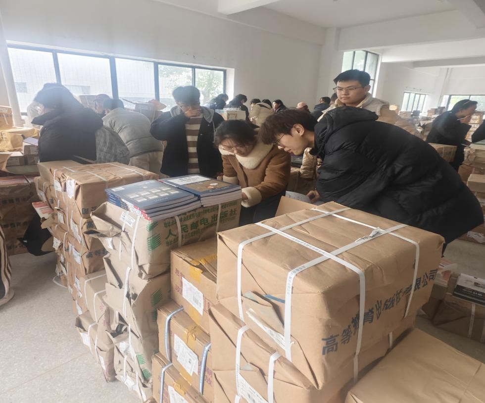 郑蒲港校区圆满完成新学期教材发放工作