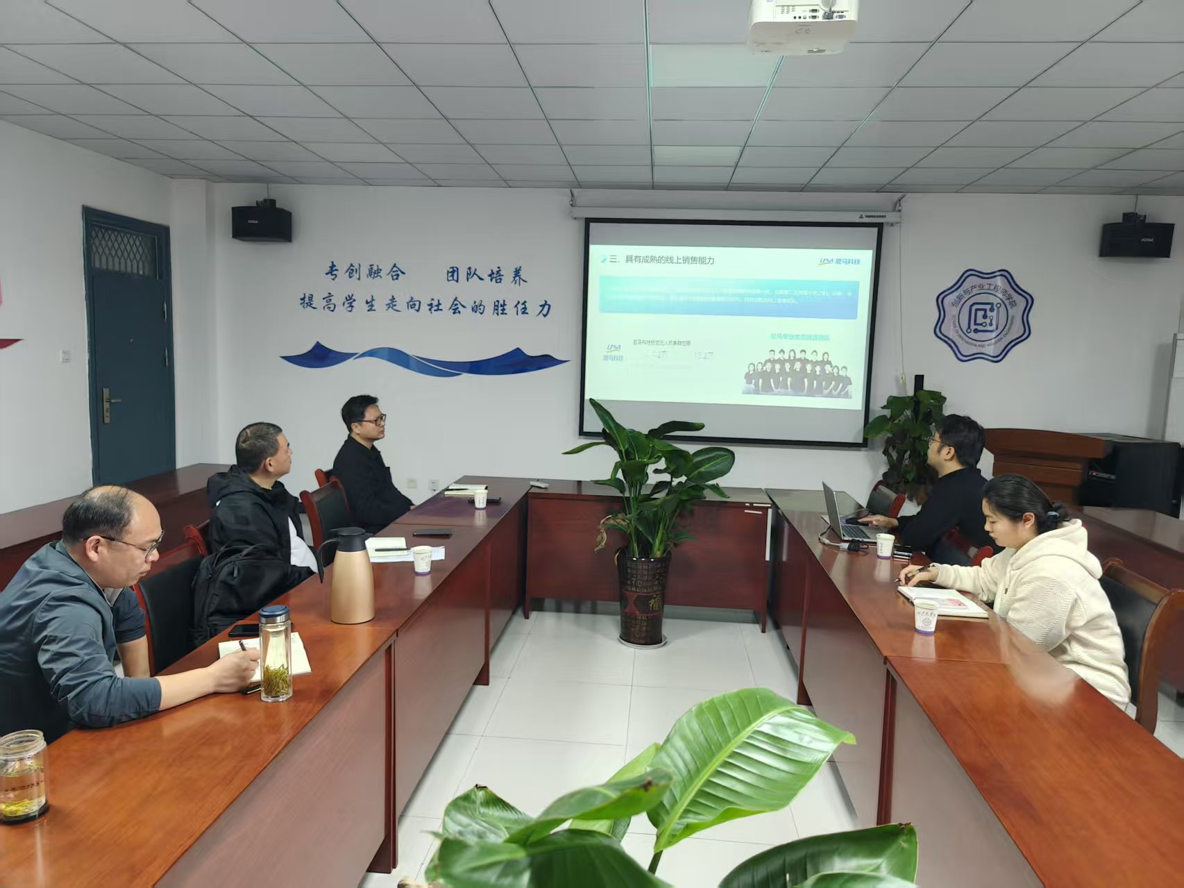 靓马科技有限公司来校共商企校合作事宜