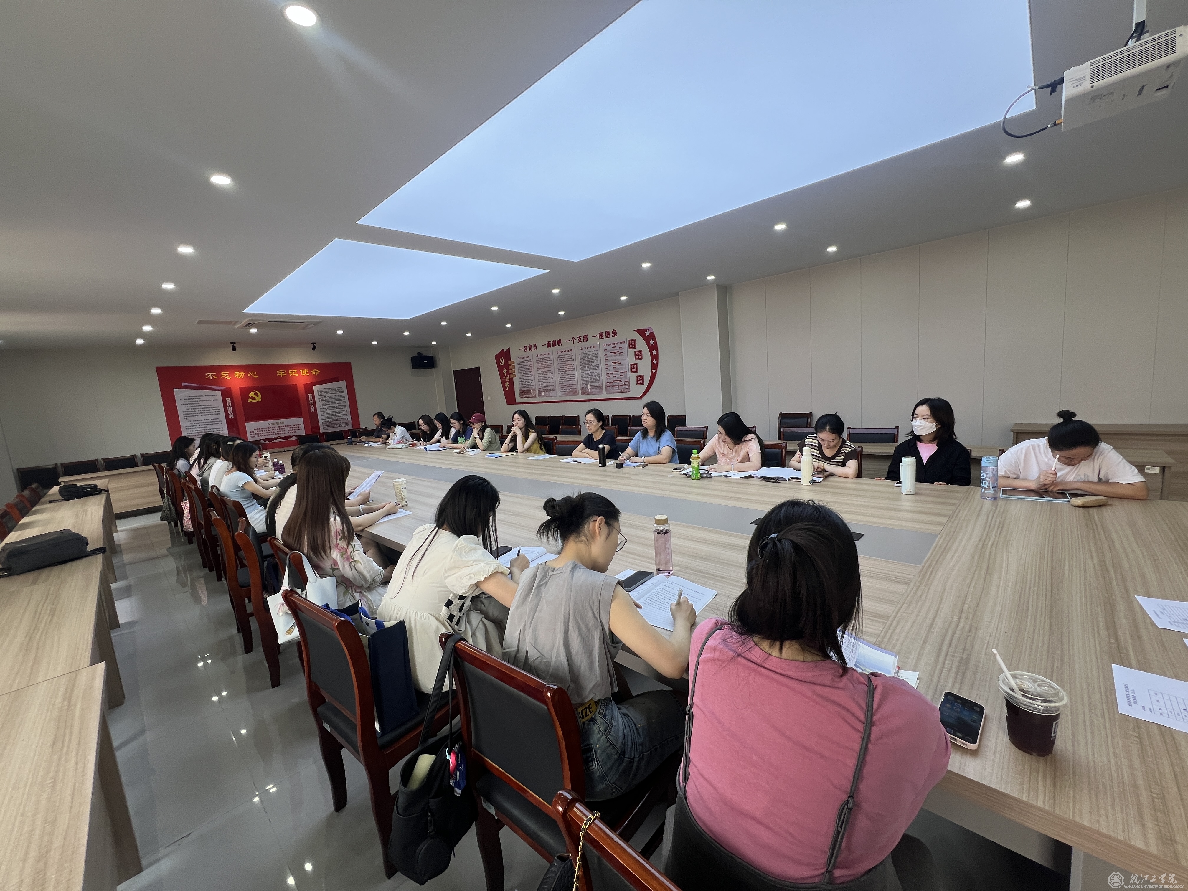 凝心聚力启新程 深耕教学促提升 ——外语教研室召开学期初工作会议